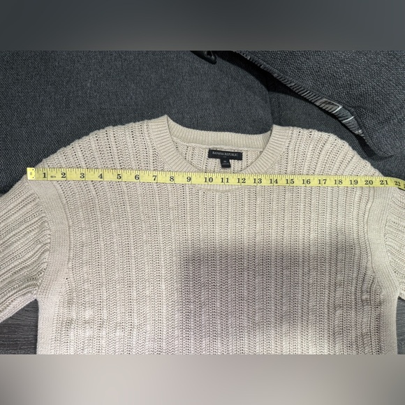 Banana Republic Women's Cream Ribbed Sweater - Picture 8 of 12